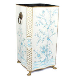 Elegant chinoiserie scalloped umbrellas stand in ivory/blue
